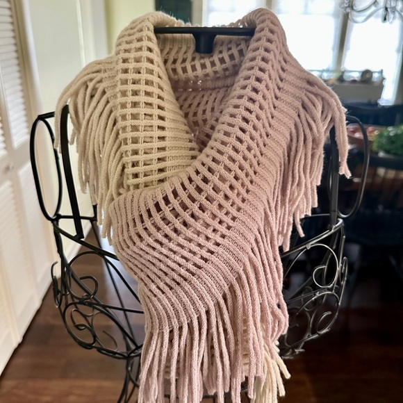 2 NWOT, INFINITY SCARVES. MASSINI, CREAM & SOFT LAVENDER SCARF WITH FRINGE. - Picture 5 of 10